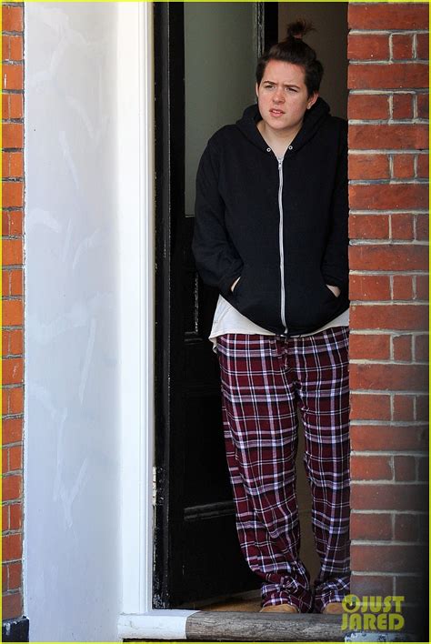 Photo: isabella cruise looks casual outside home 05 | Photo 3519382 ...