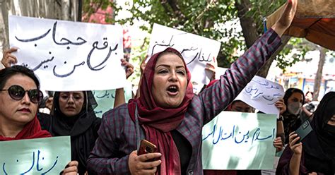 Afghan Women Protest Taliban Burqa Edict