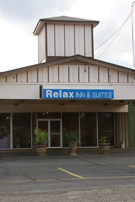 RELAX INN AND SUITES - Hotel Reviews (Hope, AR)