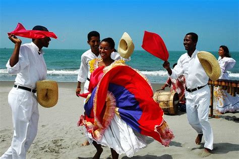 A ritmo de marimba en Esmeraldas | Quito ecuador, Ecuador, Ecuador culture