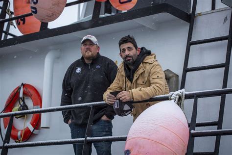 Deadliest Catch captain Josh Harris breaks down season 18 premiere | EW.com