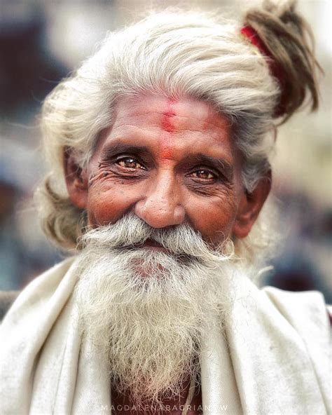 Traveling Photographer Captures Natural Beauty of People Met on Streets of India