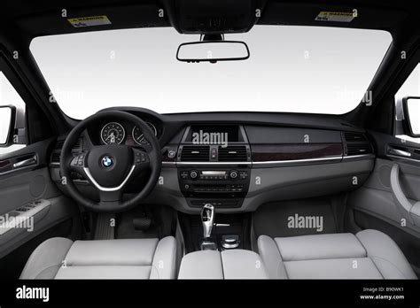 2009 BMW X5 4.8i in Silver - Dashboard, center console, gear shifter view Stock Photo - Alamy