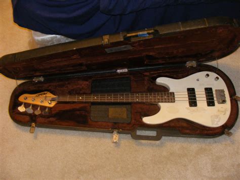 1992 Peavey Foundation Bass Guitar with hard case in LisaJim's Garage Sale Pasadena, TX