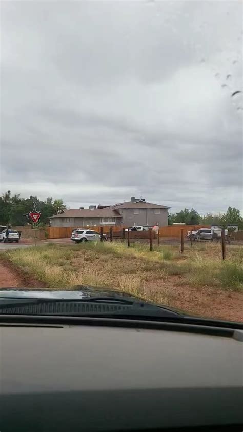 FBI raids FLDS home in Colorado City, Arizona, after 3 girls found inside trailer on freeway ...