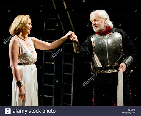 Janet Suzman Cleopatra Stock Photos & Janet Suzman Cleopatra Stock Images - Alamy