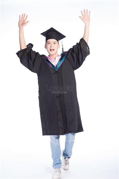 A Cheering Graduating College Student Picture And HD Photos | Free ...