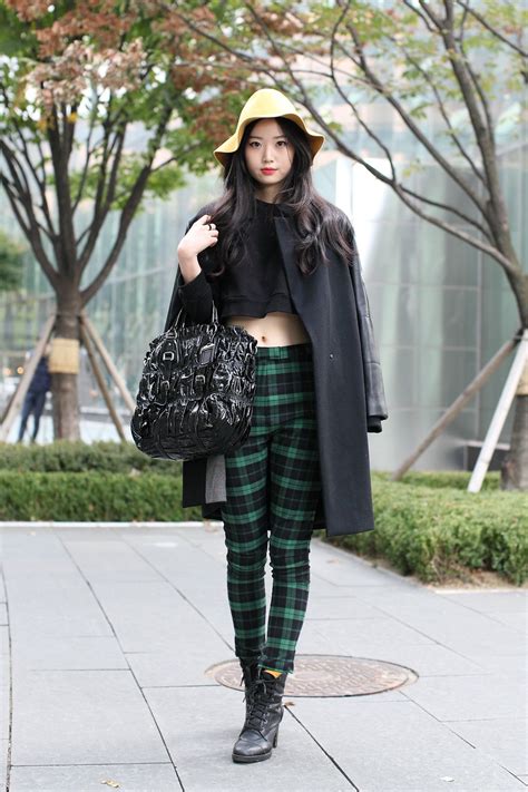 South Korea Street Style - Seoul Fashion Week | Korea fashion, Korean ...