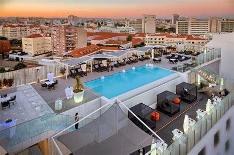 Hotels in Lisbon with rooftop pools: pools with a view