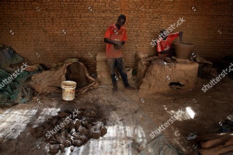 Sudanese Workers Make Clay Pots Pottery Editorial Stock Photo - Stock ...