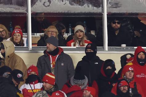 Taylor Swift news diary: Pop star braves the cold to attend KC Chiefs ...