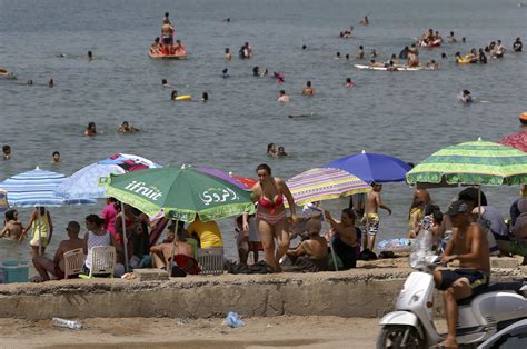 Algeria reopens mosques, beaches after 5-month lockdown