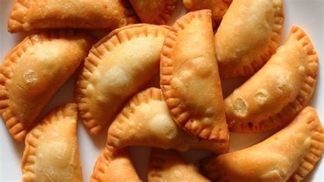 Gujiya Recipe: Suji Mawa Gujiya for Festivals | Karanji Recipe