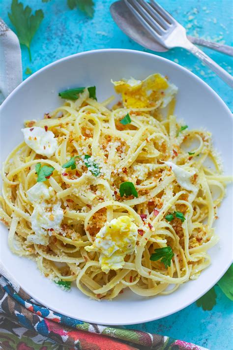 Spaghetti with Fried Eggs and Crunchy Breadcrumbs