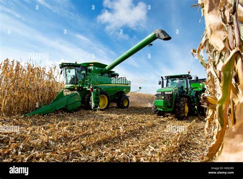 JOHN DEERE COMBINE HARVESTING CORN AND LOADING IN TO HOPPER IN UTICA ...