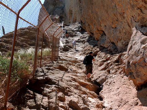 Dangers of hiking Camelback Mountain - lifeofabackpacker.com