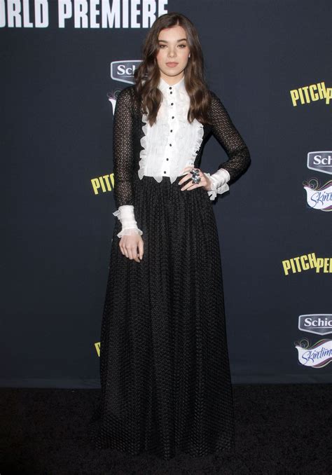 Hailee Steinfeld – Pitch Perfect 2 Premiere in Los Angeles • CelebMafia