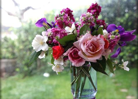 Beauty Flower: Vase Of Flowers Wallpaper