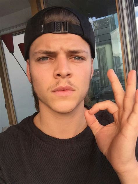 Alex Hoegh Andersen - Ivar the Boneless from Vikings (Source Twitter ...