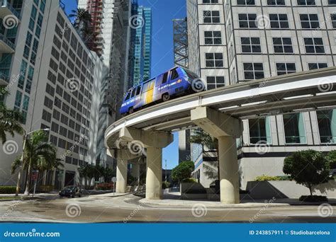 Metromover Train in Downtown Miami Editorial Photo - Image of bayfront, metropolis: 243857911