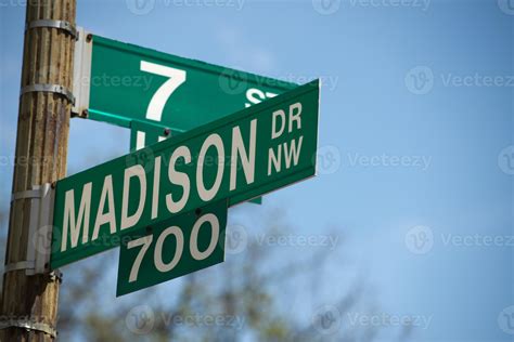 madison avenue sign 20421948 Stock Photo at Vecteezy