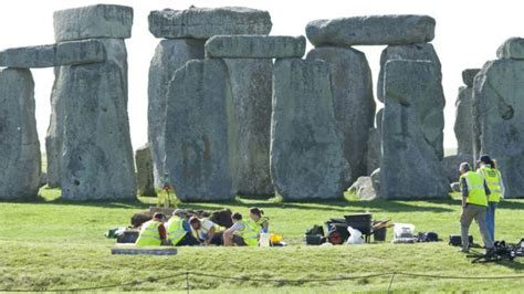 Burial site at Stonehenge shows gender equality