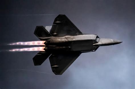 F 22 Raptor Sonic Boom Over Water