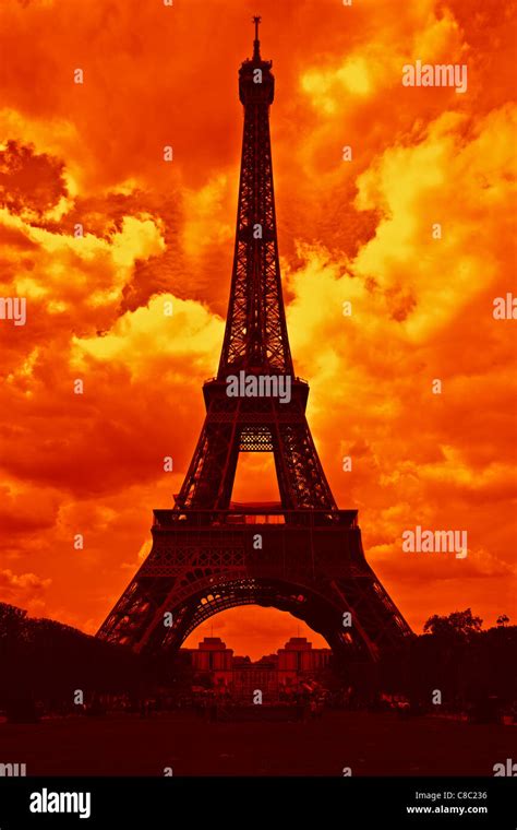 Eiffel tower silhouette over sunset Stock Photo - Alamy