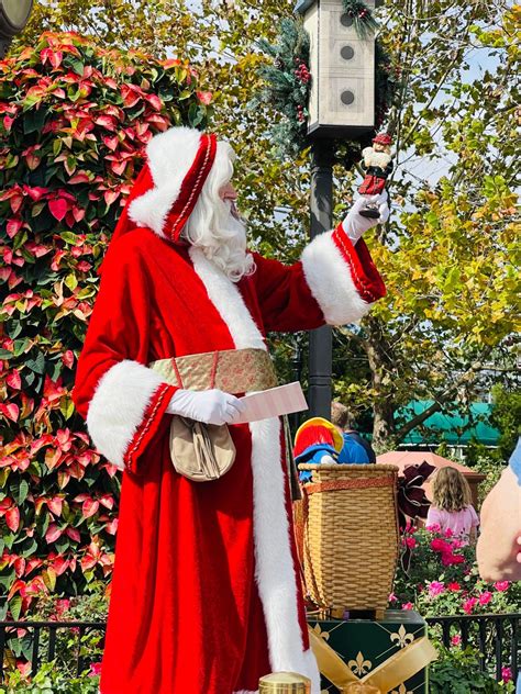 Père Noël Visits the France Pavilion for Festival of the Holidays ...