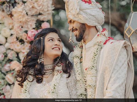 CSK Star Ruturaj Gaikwad Marries Utkarsha Pawar, Shares Beautiful ...