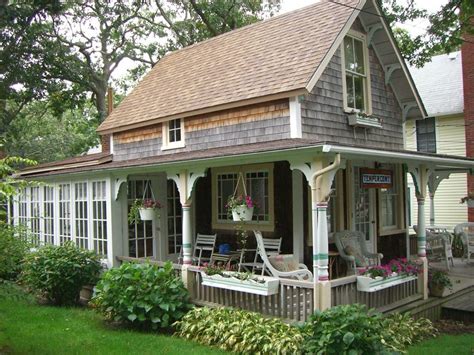 22 Cozy Cottages You’ll Want to Escape to This Weekend | Small cottage ...