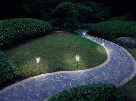 Designing a Landscape Lighting System - Ideas & Advice | Lamps Plus