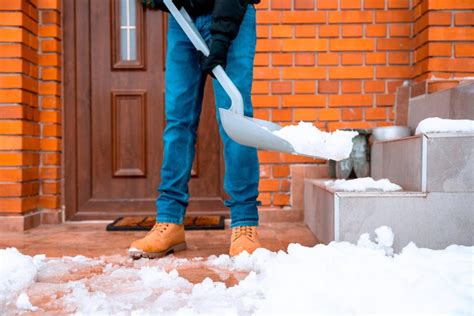 Homemade Ice Melt: The Easy Way to Melt Ice | Reader's Digest