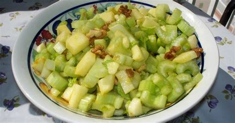 Ensalada de apio y manzana Receta de Rosalia Mena- Cookpad