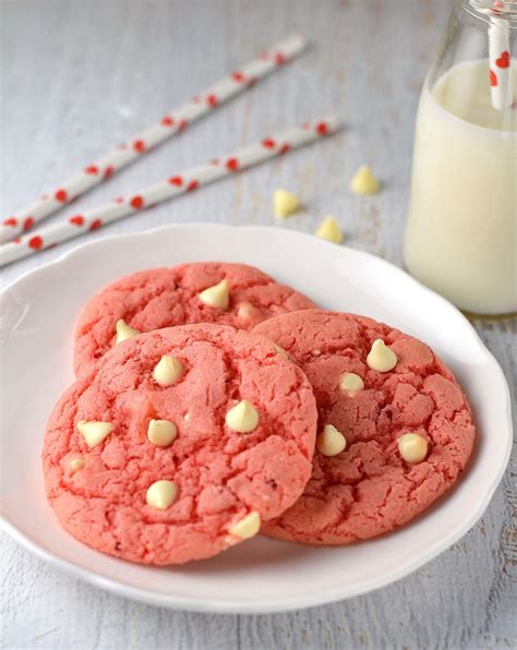 White chocolate strawberry cookies - Friday is Cake Night