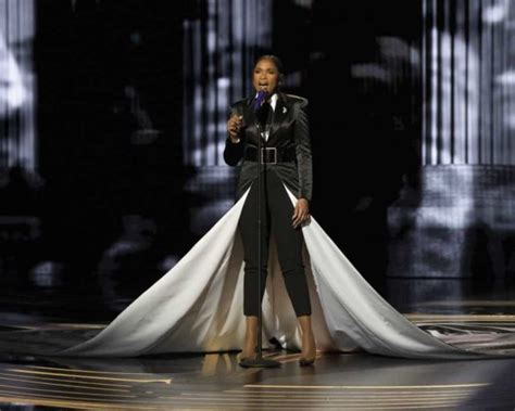 Jennifer Hudson Sings "I'll Fight" at the 2019 Oscars (VIDEO)