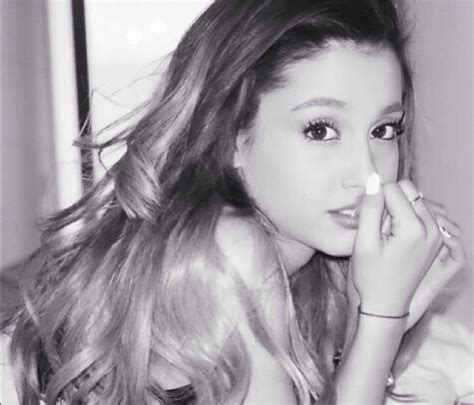 20 Pictures Of Ariana Grande Without A Ponytail (PHOTOS) - 93.9 WKYS