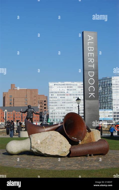 Albert Dock sculpture Stock Photo - Alamy