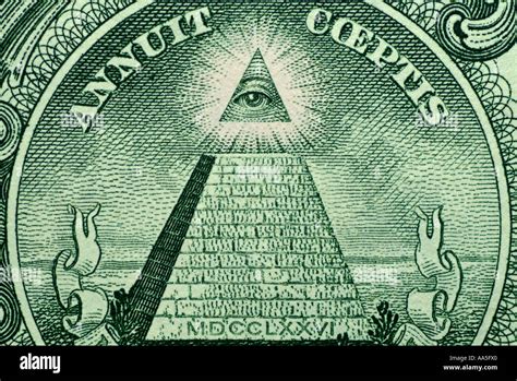 Back of an American US One Dollar Bill Showing a Pyramid with 13 Stock Photo: 7154911 - Alamy