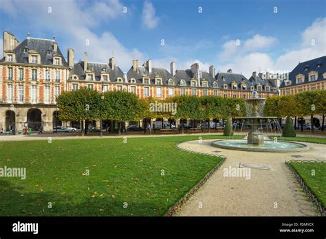 Place des Vosges, Marais, Paris, France Stock Photo - Alamy