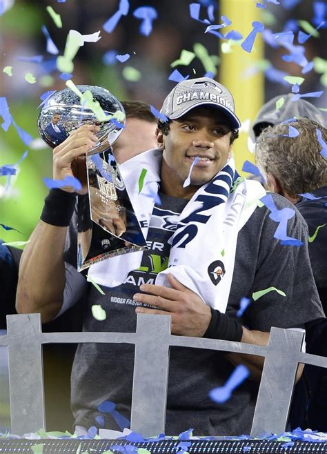 NEW JERSY, Feb. 3, 2014 (Xinhua) -- Russel Wilson of Seattle Seahawks holds the trophy during ...