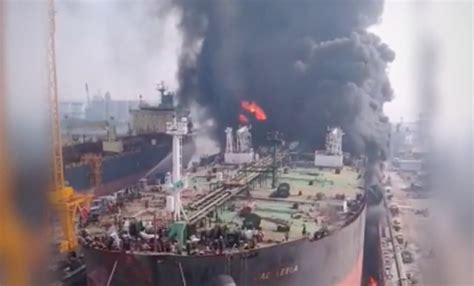 22 Injured and Workers Missing as Oil Tanker Bursts Into Flames in Port - Video - Oil and Gas People