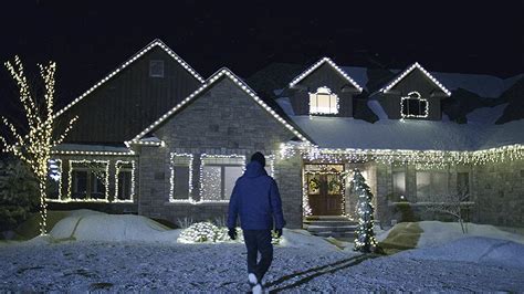 How to hang outdoor christmas lights | Canadian Tire