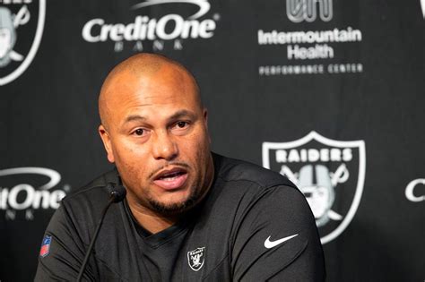 Ex-Giant Antonio Pierce brings ‘swagger’ to Raiders as interim coach