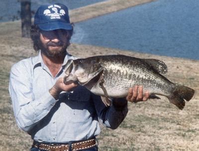 Biggest Largemouth Bass Caught in Texas (The Whole Story!)