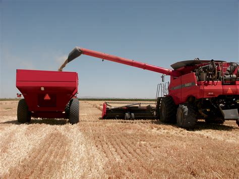 Case IH Axial-Flow 30 Series Combines Simplify Harvest & Improve ...