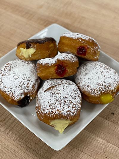 Paczki Day 2022 - Fiene's Bakery | Naperville