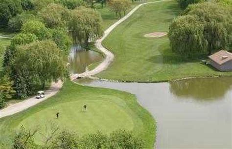 West at White Pines Golf Course in Bensenville, Illinois, USA | GolfPass