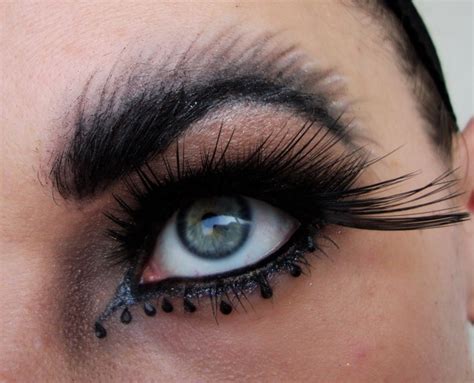 black swan eye make up...minus that eye brow action | Black swan, Eye make up, Eye make