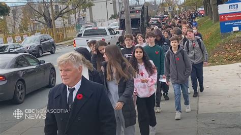 Gorsebrook Junior High students remember veterans | CBC.ca